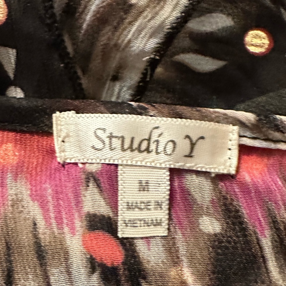 Studio Y top - Picture 7 of 7